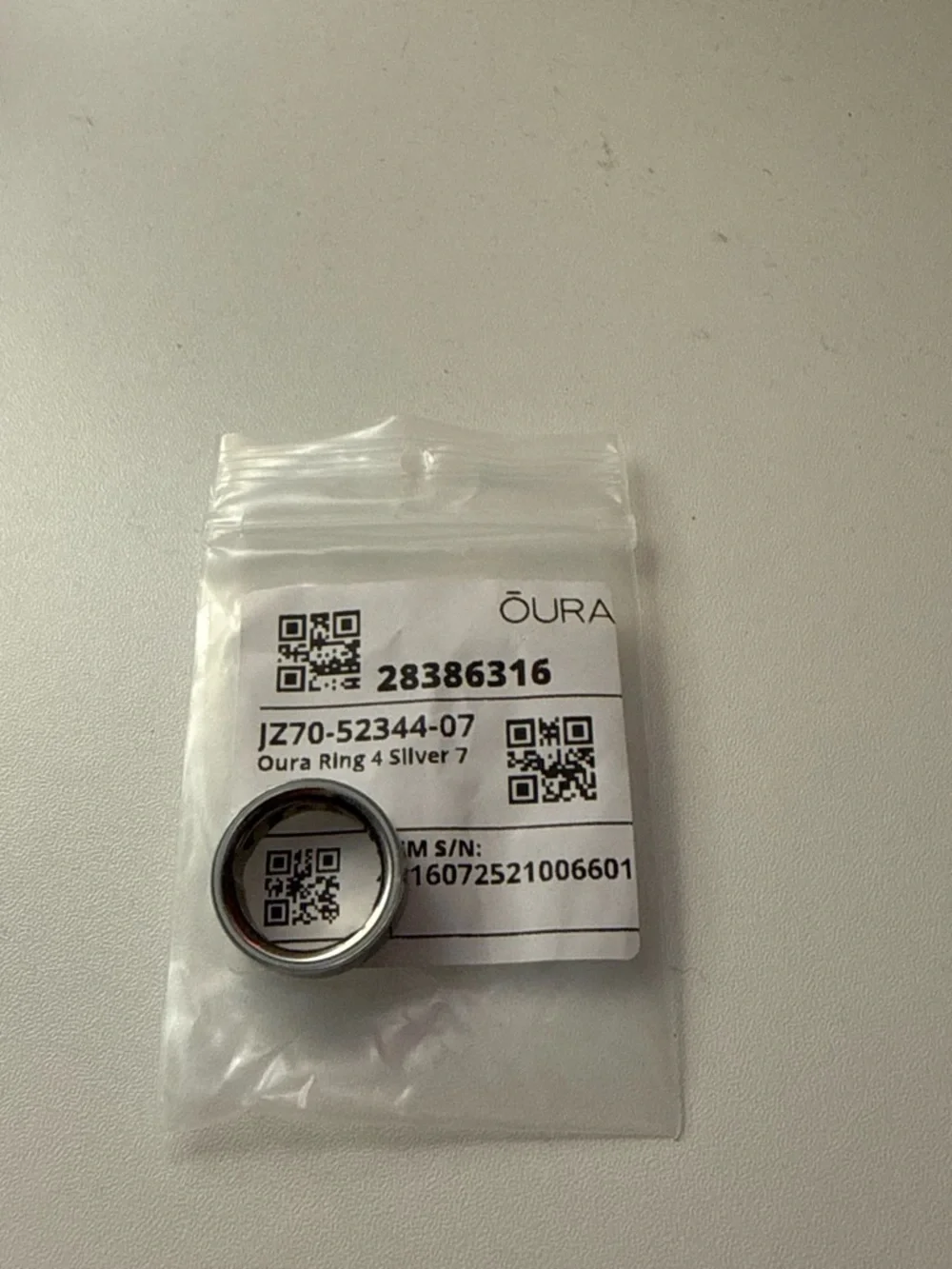 Oura ring gen 4 size 7 brand new, dose not come with charger.